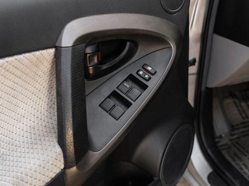 Used 2014 Toyota RAV4 EV FWD image 41