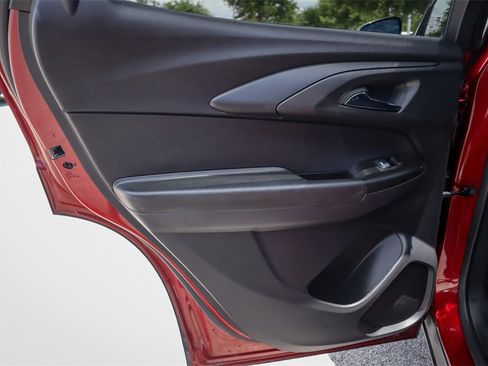 Used 2023 Chevrolet TrailBlazer RS image 28