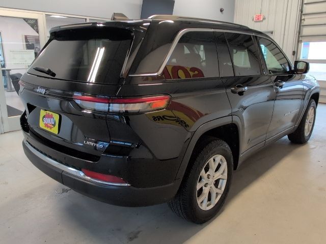 Used 2023 Jeep Grand Cherokee Limited AWD/4WD image 5