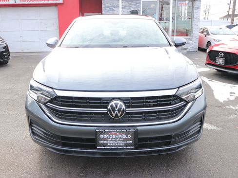 Used 2024 Volkswagen Jetta SE image 8