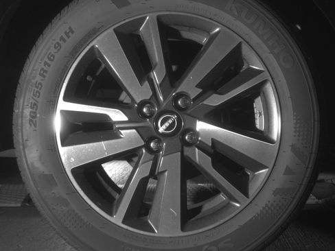 Used 2025 Nissan Versa SV FWD image 18