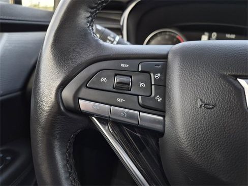 Used 2025 Cadillac XT6 Premium Luxury image 34