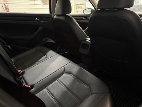 Used 2012 Volkswagen Passat 2.5 SE FWD image 28