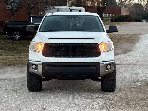 Used 2017 Toyota Tundra SR5 image 2