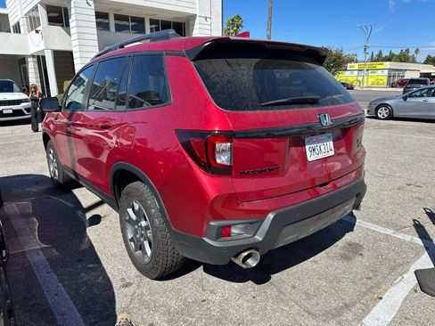 Used 2025 Honda Passport TrailSport image 3