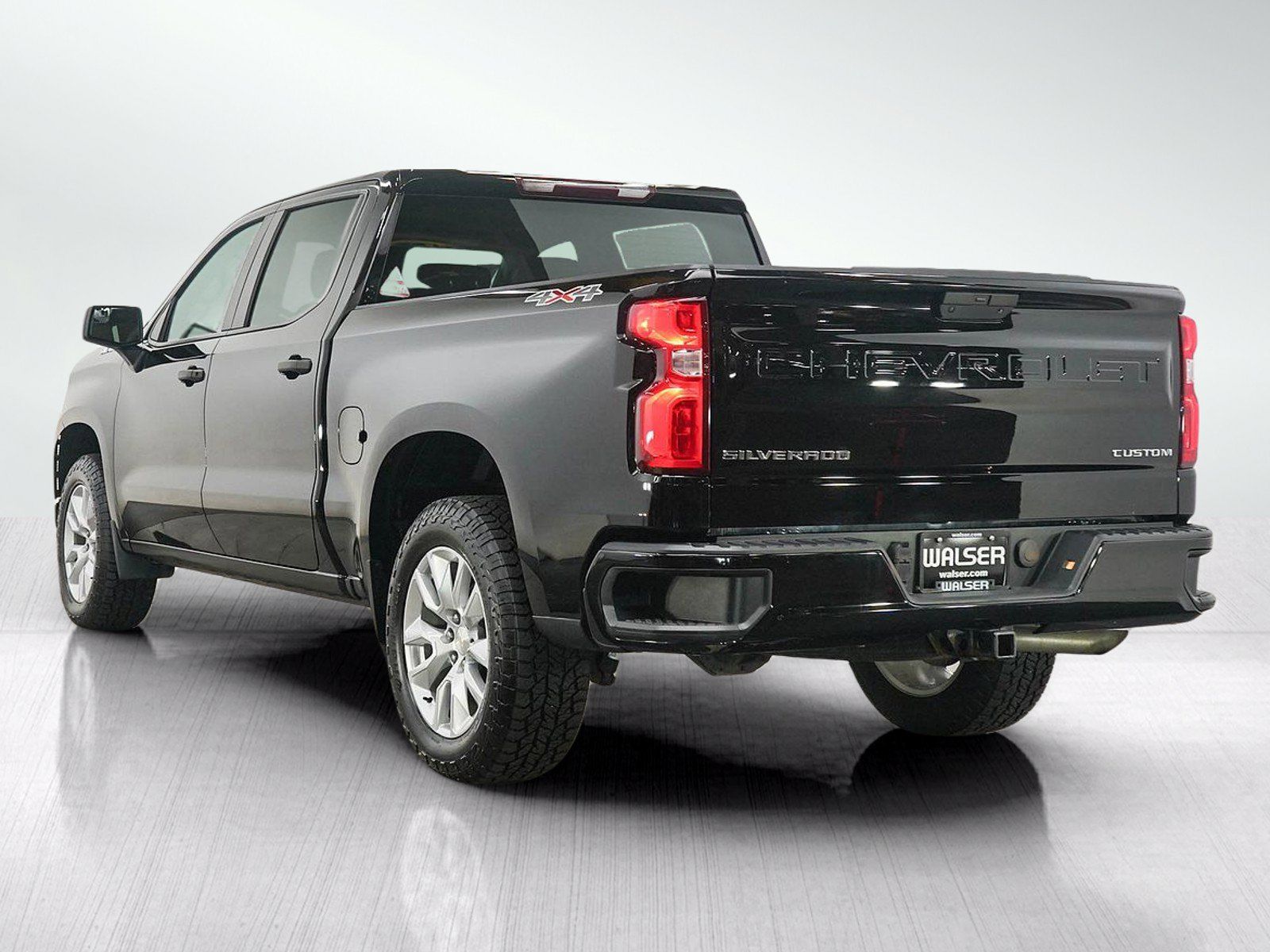 Used 2020 Chevrolet Silverado 1500 Custom w/ Custom Value Package AWD/4WD image 3