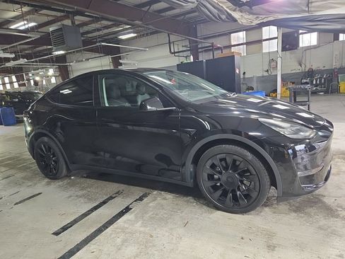 Used 2021 Tesla Model Y Long Range AWD/4WD image 3
