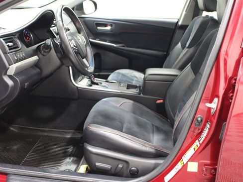 Used 2017 Toyota Camry XSE w/ Advanced Technology Package FWD image 3