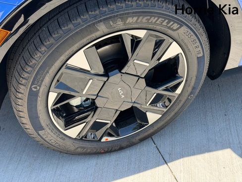New 2026 Kia Sportage SX FWD image 8