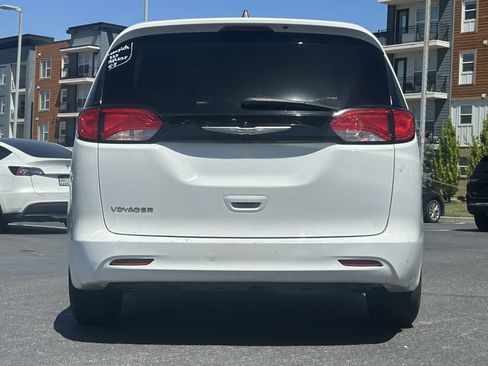 Used 2023 Chrysler Voyager LX FWD image 5