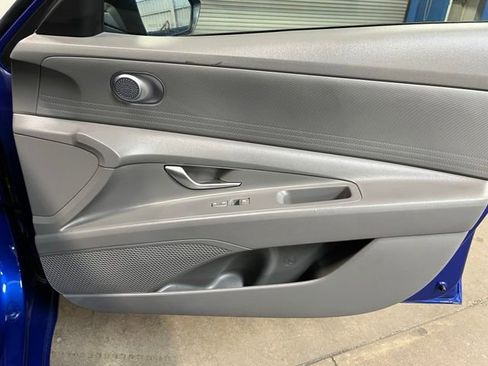 Used 2024 Hyundai Elantra SEL FWD image 11