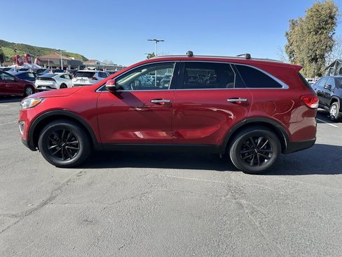 Used 2016 Kia Sorento LX w/ LX Convenience Package image 2