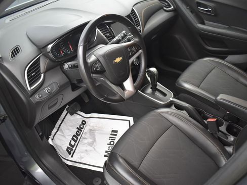 Used 2019 Chevrolet Trax LT w/ LT Convenience Package image 8
