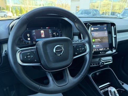 Used 2023 Volvo XC40 B5 Plus image 16