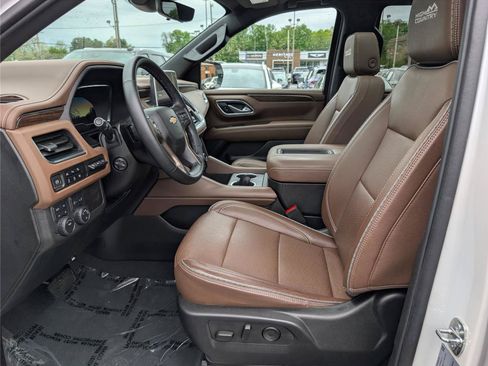 Used 2024 Chevrolet Tahoe High Country w/ Premium Package 2 AWD/4WD image 19