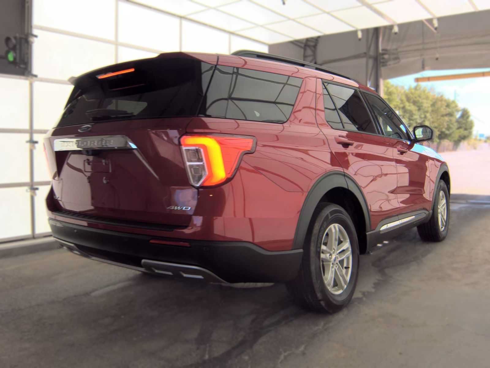 Used 2024 Ford Explorer XLT w/ Equipment Group 202A AWD/4WD image 3