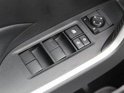 Certified 2021 Toyota RAV4 LE AWD/4WD image 18