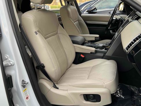 Used 2020 Land Rover Discovery Landmark image 39