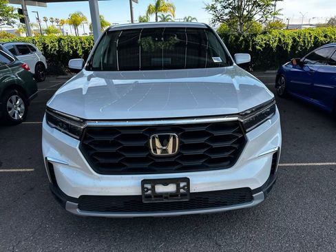 Used 2025 Honda Pilot EX-L image 3