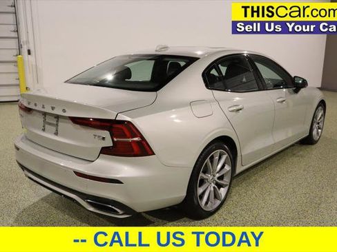 Used 2021 Volvo S60 T5 Momentum w/ Premium Package image 7
