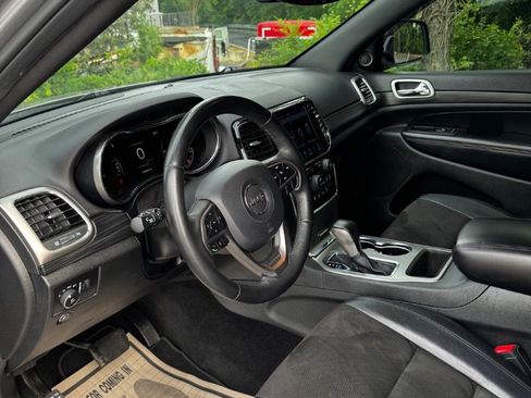 Used 2019 Jeep Grand Cherokee Altitude RWD image 14