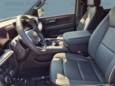 New 2025 Chevrolet Suburban Premier image 5