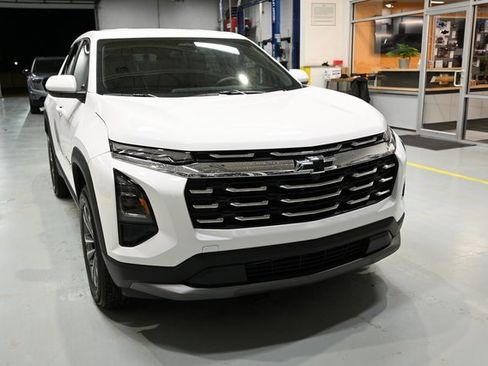 New 2026 Chevrolet Equinox LT w/ Convenience Package II image 3