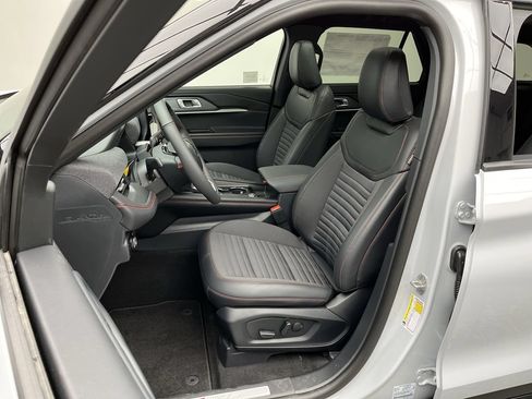 Used 2026 Ford Explorer ST-Line w/ ST-Line Street Pack AWD/4WD image 11