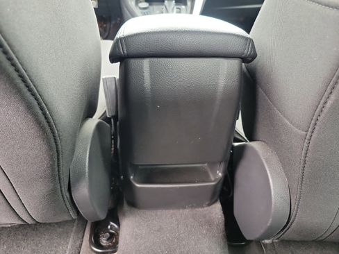 Used 2018 Ford Focus SE FWD image 13
