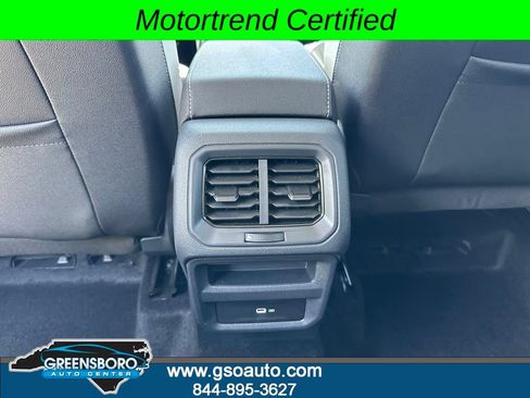 Used 2025 Volkswagen Taos SE FWD image 22