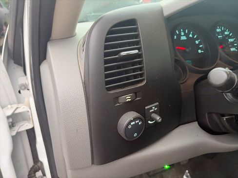 Used 2013 Chevrolet Silverado 1500 W/T RWD image 15