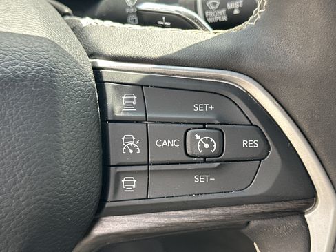 Used 2024 Jeep Grand Cherokee L Limited AWD/4WD image 27