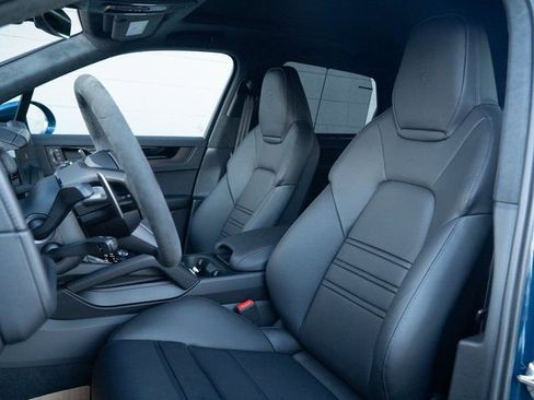 New 2026 Porsche Cayenne GTS image 5