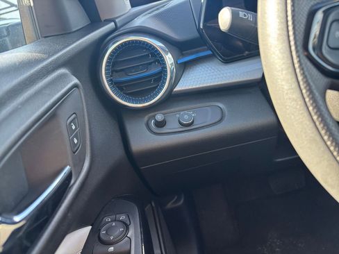 Used 2025 Chevrolet Trax LT image 33