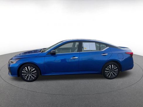 Used 2025 Nissan Altima 2.5 SV image 9