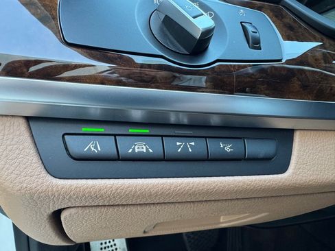 Used 2015 BMW 750Li xDrive image 24