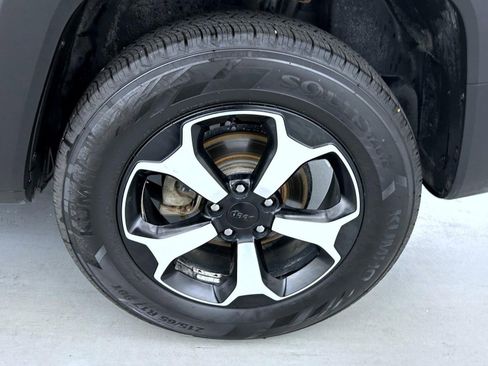 Used 2019 Jeep Renegade Trailhawk AWD/4WD image 23