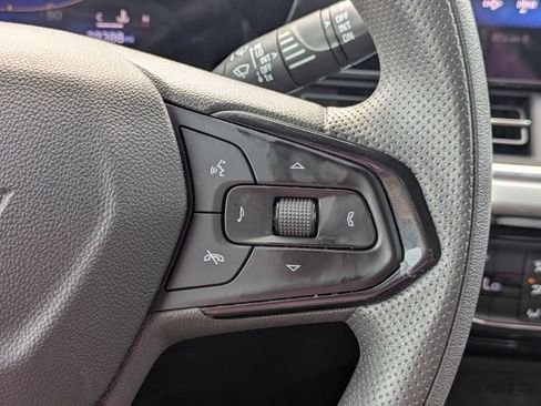Used 2025 Chevrolet Trax LT FWD image 18