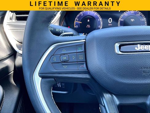 Used 2025 Jeep Grand Cherokee Altitude RWD image 24