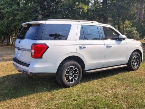 Used 2024 Ford Expedition XLT image 15