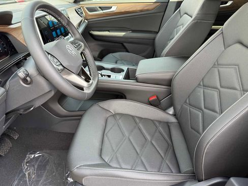 New 2026 Volkswagen Atlas SE image 9