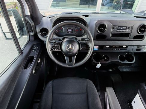 Used 2021 Mercedes-Benz Sprinter 2500 image 36