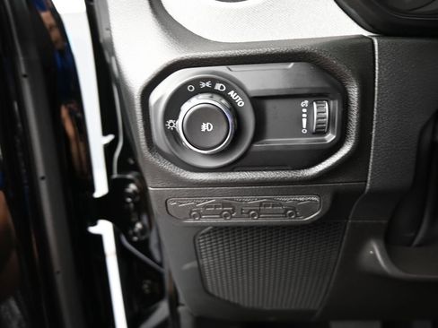 Used 2025 Jeep Wrangler Unlimited Sport AWD/4WD image 27