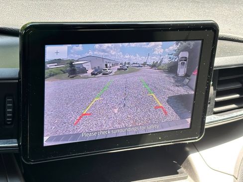 Used 2021 Ford Explorer XLT w/ Equipment Group 202A RWD image 11