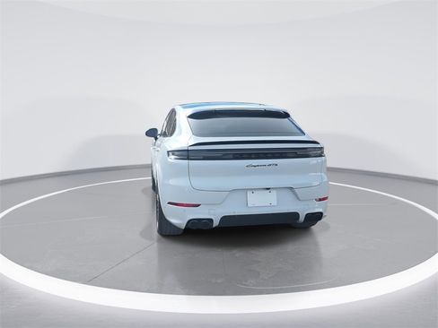 Used 2025 Porsche Cayenne GTS image 7