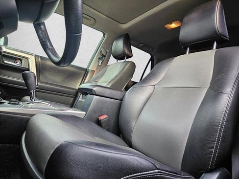 Used 2018 Toyota 4Runner SR5 Premium image 11