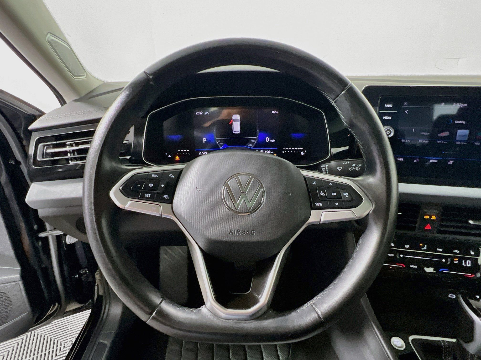 Used 2025 Volkswagen Jetta SE FWD image 17