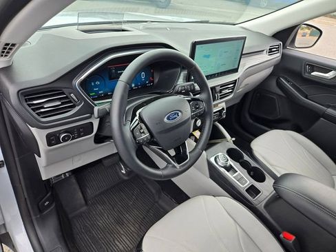 Used 2025 Ford Escape SE w/ PHEV Premium Package FWD image 8