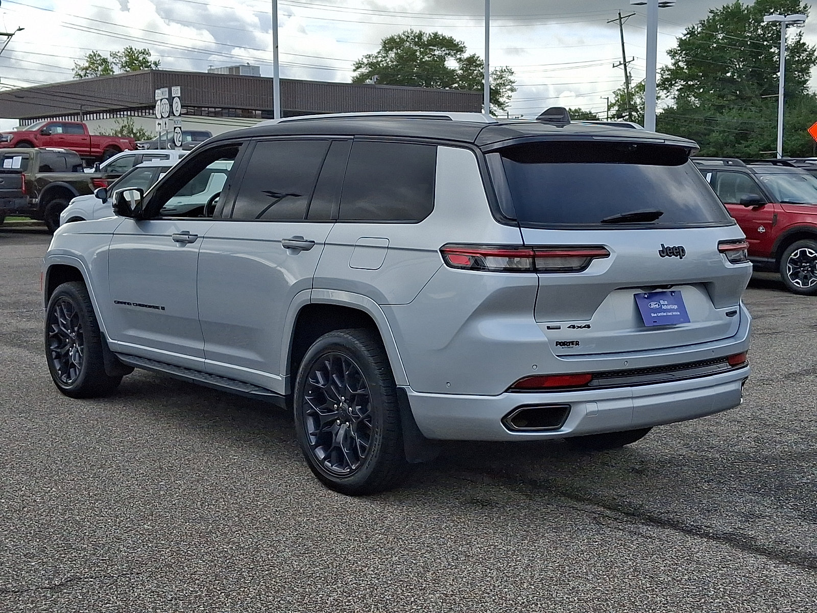 Used 2023 Jeep Grand Cherokee L Summit AWD/4WD image 7