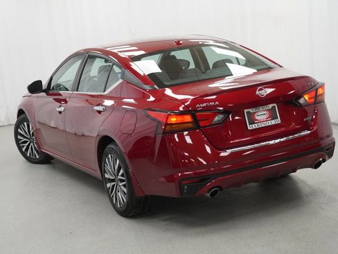 Used 2023 Nissan Altima 2.5 SV w/ SV Premium Package image 13